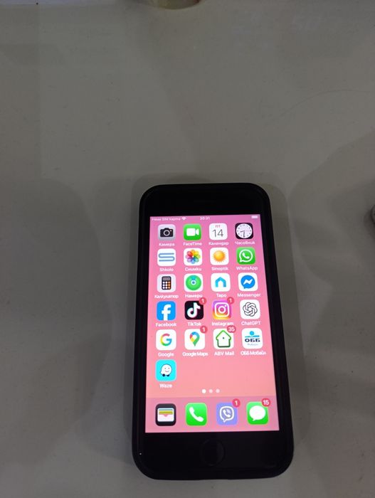 iPhone SE 2020, 64GB
Телефонът е в отлично състояние – работи безупр
