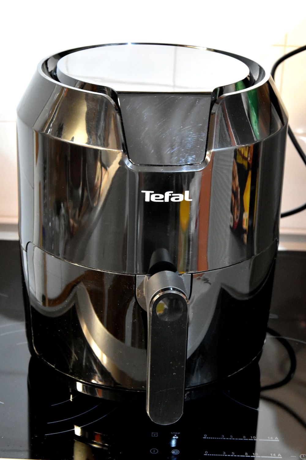 Продавам фритюрник с горещ въздух  еър фрайър TEFAL Easy Fry 4.2 L
