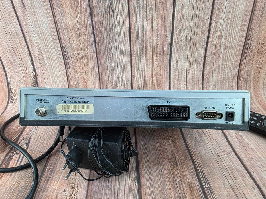 Цифров приемник за кабелна телевизия  Deltaline DL-STB-C100
