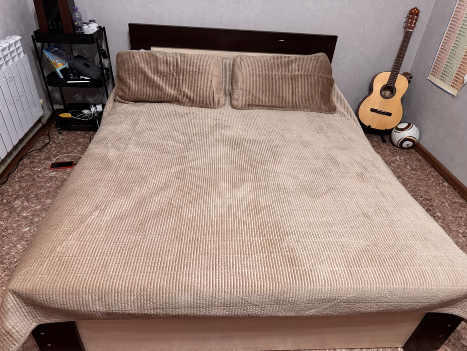 Кровать с матрасом