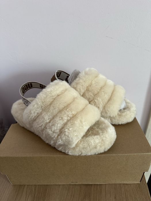 Нови чехли на марката UGG