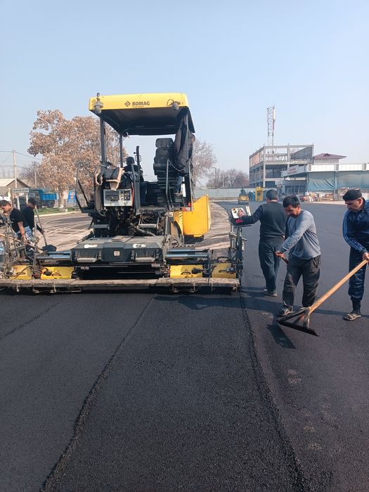 Asfalt yotqizib beramiz zamonaviy texnikalar mavjud. Асфальт
