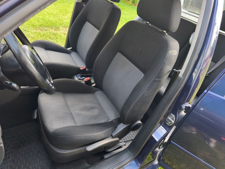 Vând autoturism Golf IV 2003 Pacific