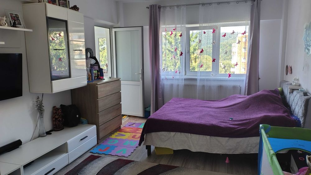 Vând apartament 3 camere zona Digi
