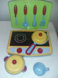Игрушки- кухонная плита и посуда