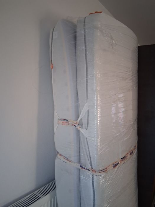 Saltea pat noua , doar desfacuta din ambalaj