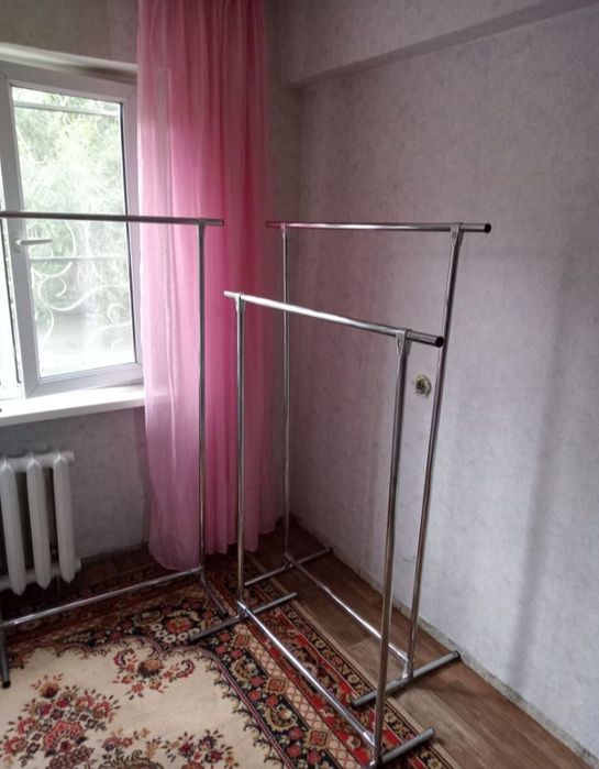 Продам Вешалки напольные новые разбираються для одежды