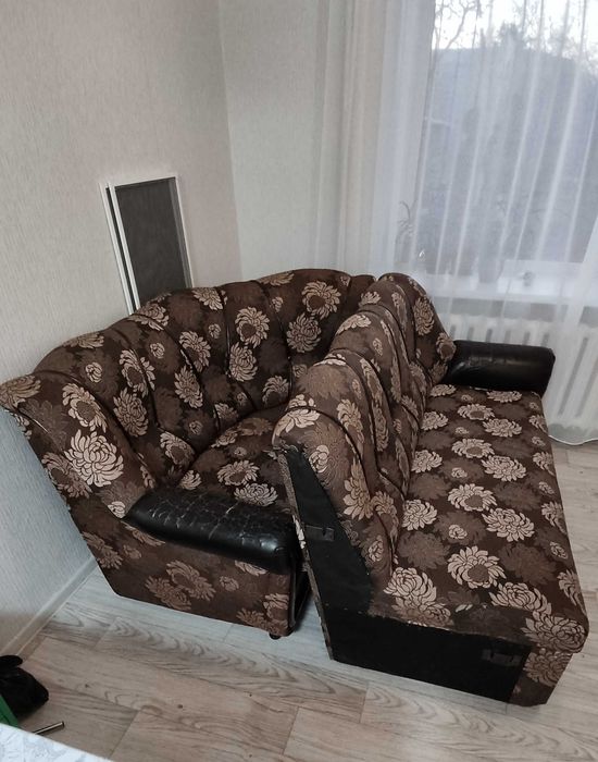 Диван угловой, раздвижной.