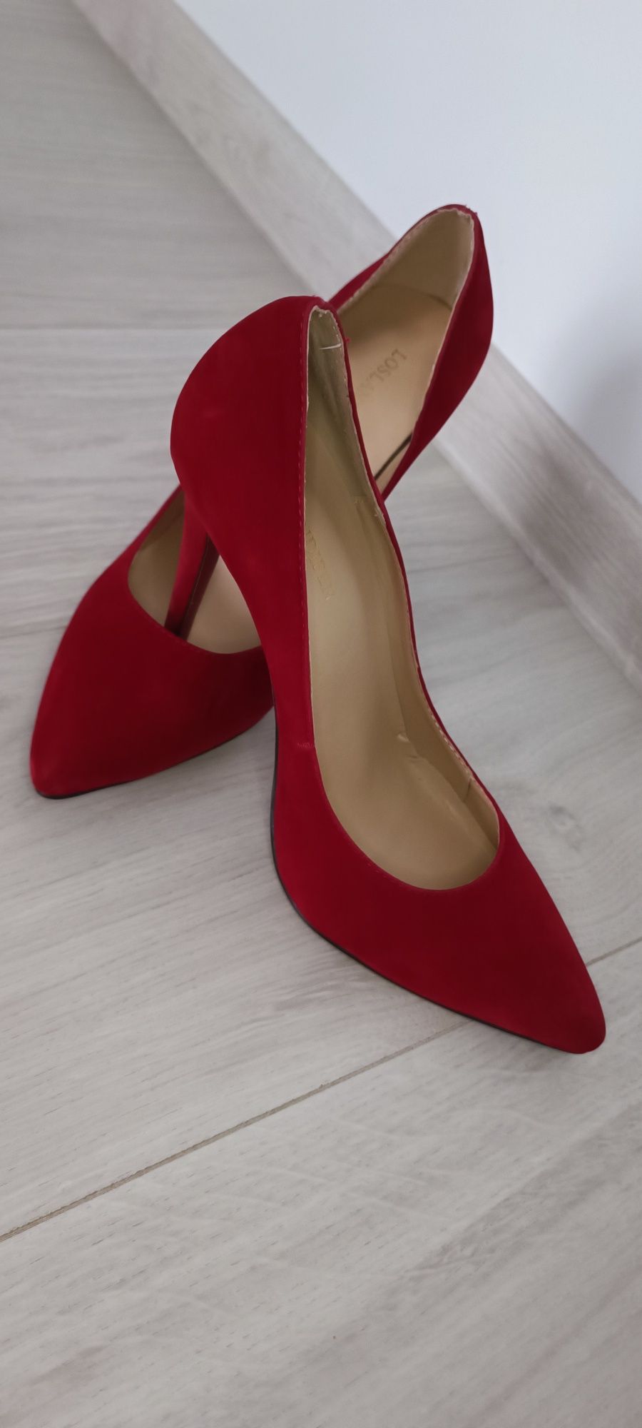 Pantofi stiletto