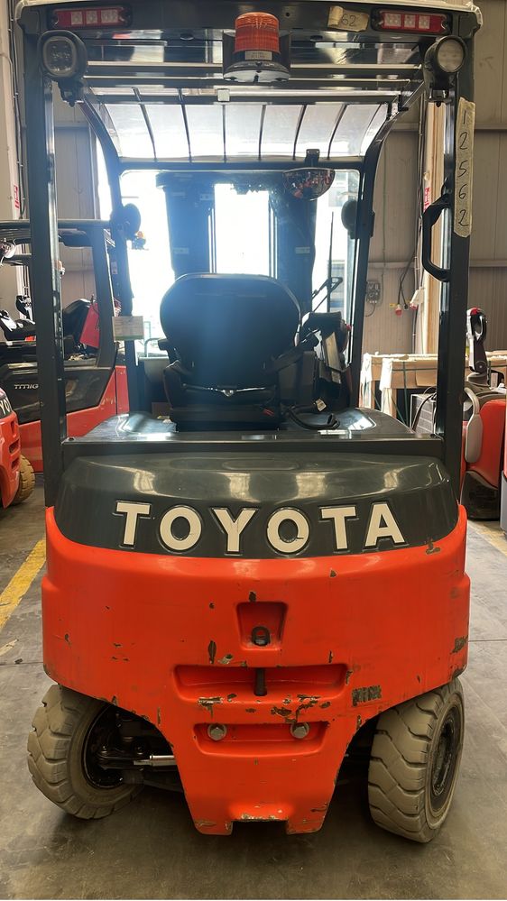 Vand electrostivuitor Toyota 8FBMT25
