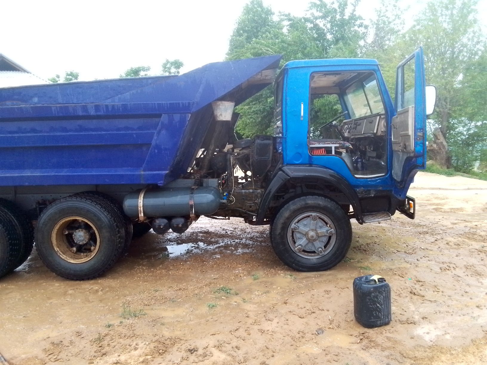 Samasval Kamaz 1985 yili.Metan 8 ta balon yangi.xolati ideal.