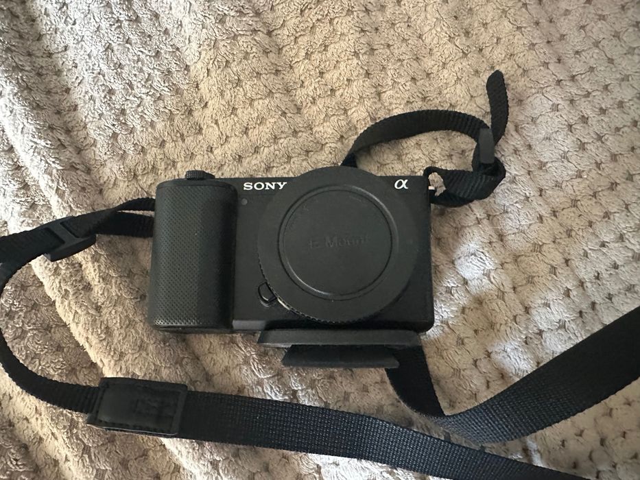 Фотоапарат SONY ZV E10 + dummy батерия