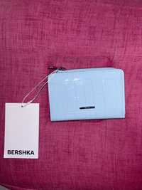 Синьо портмоне от Bershka