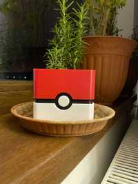 Replica Pokemon ghiveci in forma de Pokeball pentru plantele tale