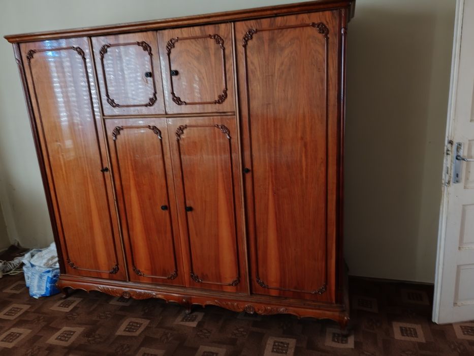 Vând  mobile și sobe de teracote