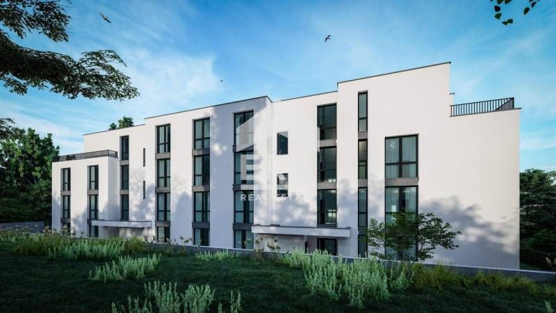 Продава се Тристаен апартамент в Варна, Възраждане 3 - 189 кв.м за 987 €/кв.м - Снимка #4