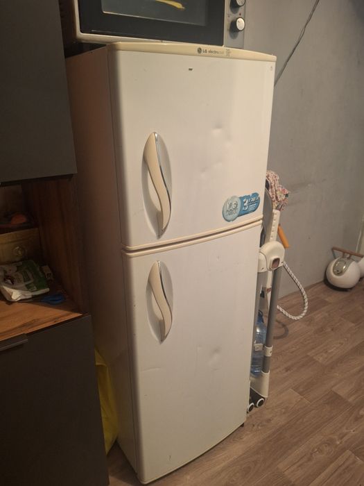 Холодильник LG..