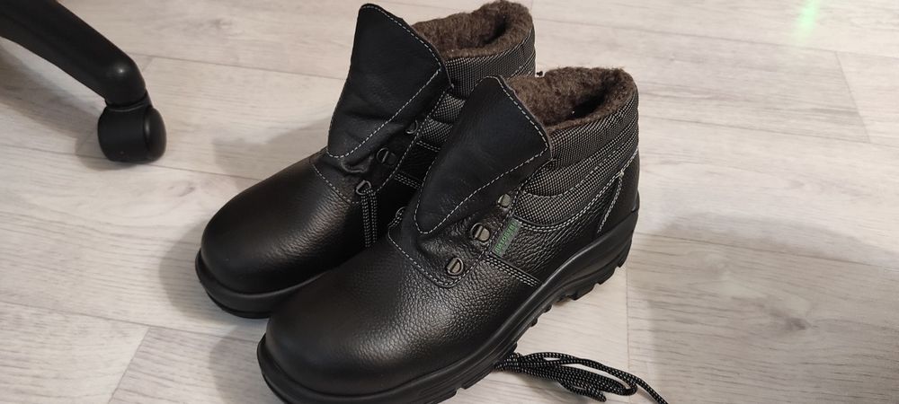Рабочие зимние ботинки