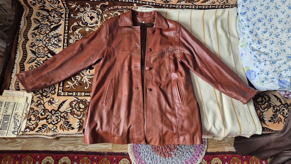 Продам женскую кожанную куртку и пальто по 5000