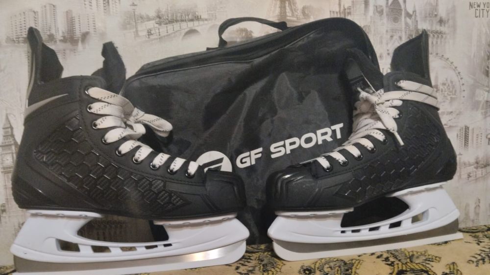 Продам коньки  новые