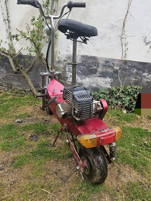 Trotineta cu motor pe benzină foarte puternica, nu necesita permis!