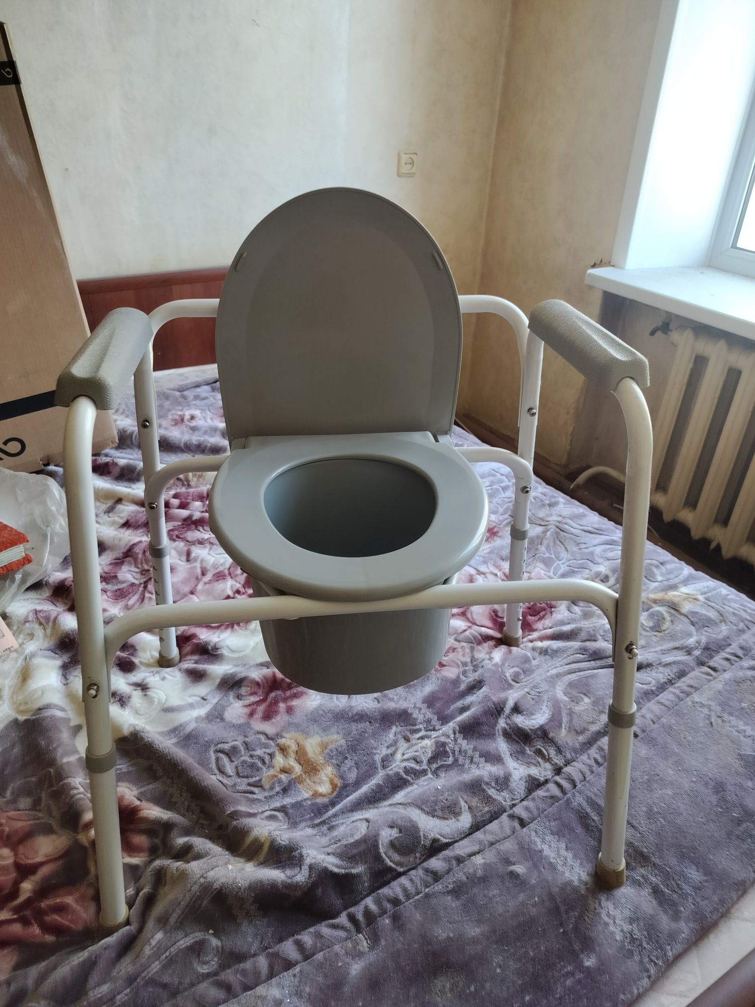 Продам стул-туалел для инвалидов.