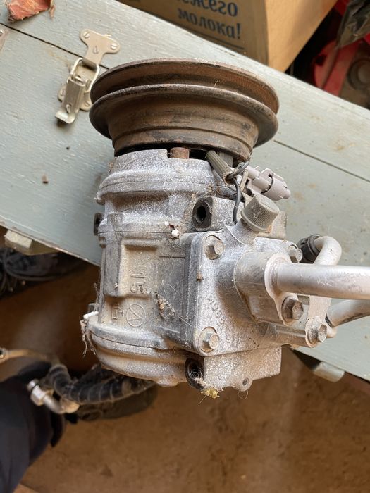 Компрессор кондиционера hilux 97 года -2004 года