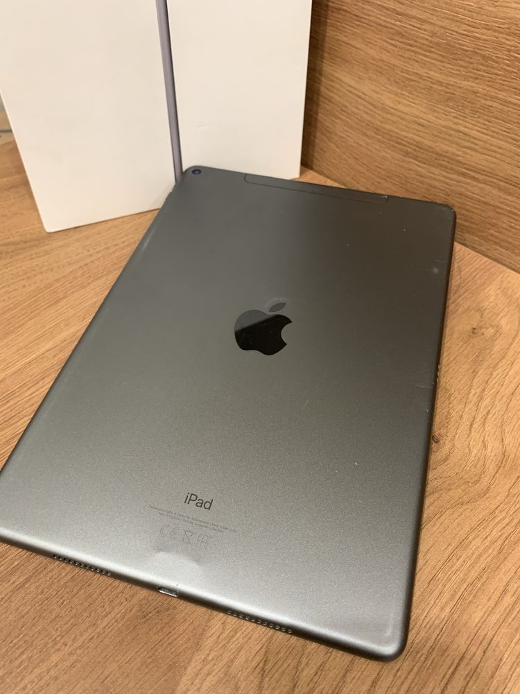 iPad Air 3 (2019)  256 GB Wi-Fi + Cellular