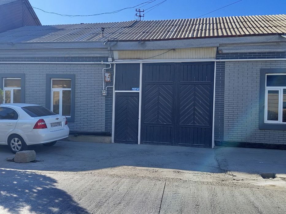 Карманада ховли сотилади