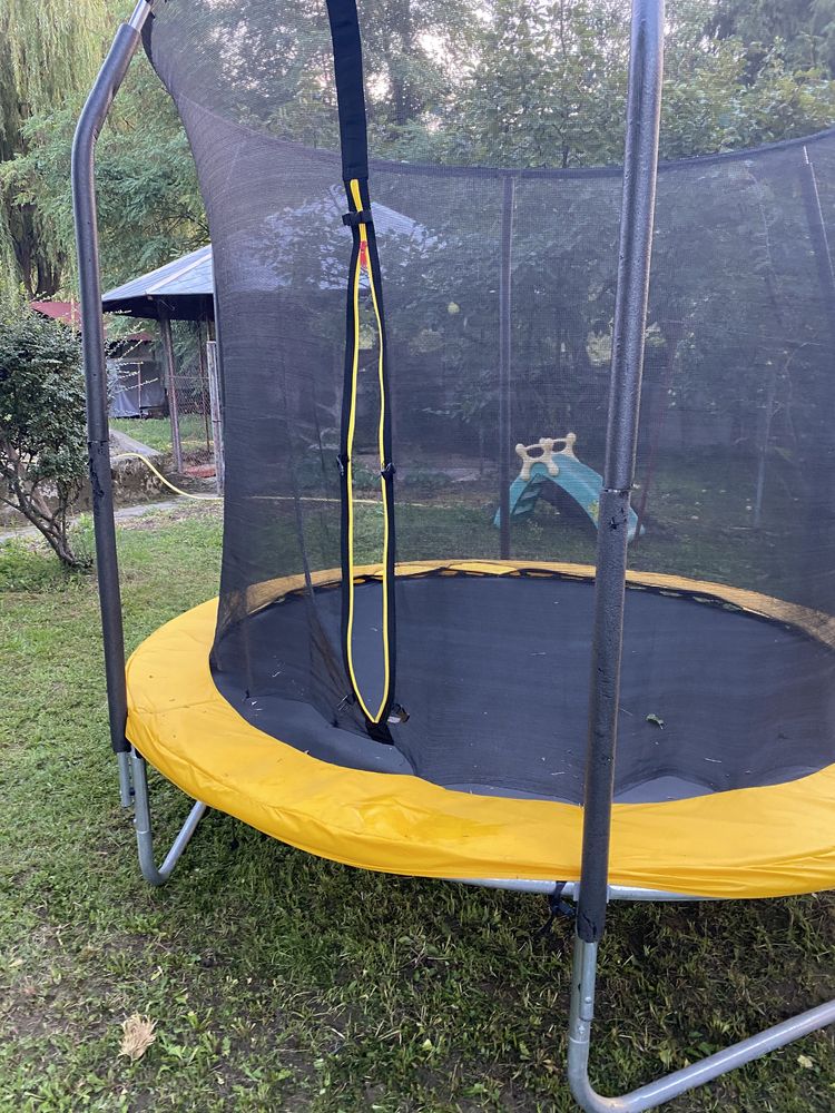 Se vinde urgent trambulina.