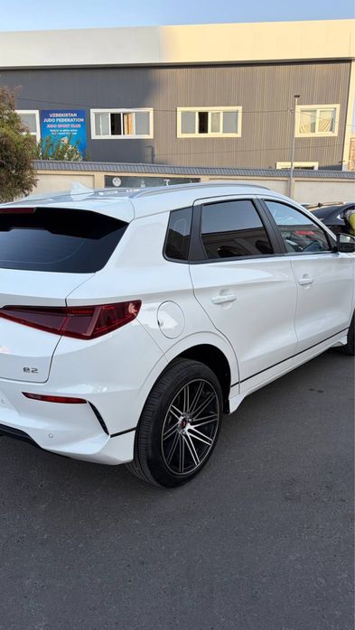 Byd e2 luxory eng full
