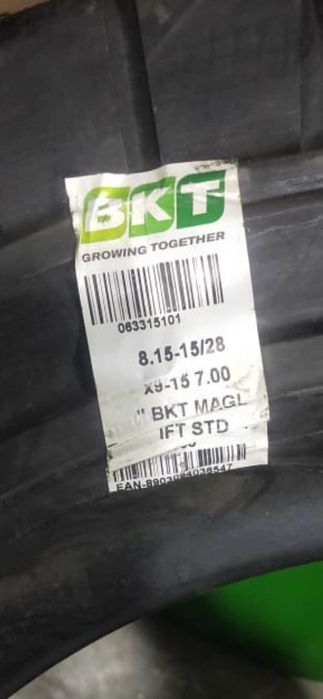 продам два колеса на погрузчик 8,15/15