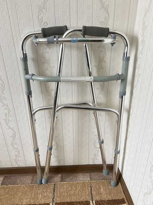 Продам новые ходунки.