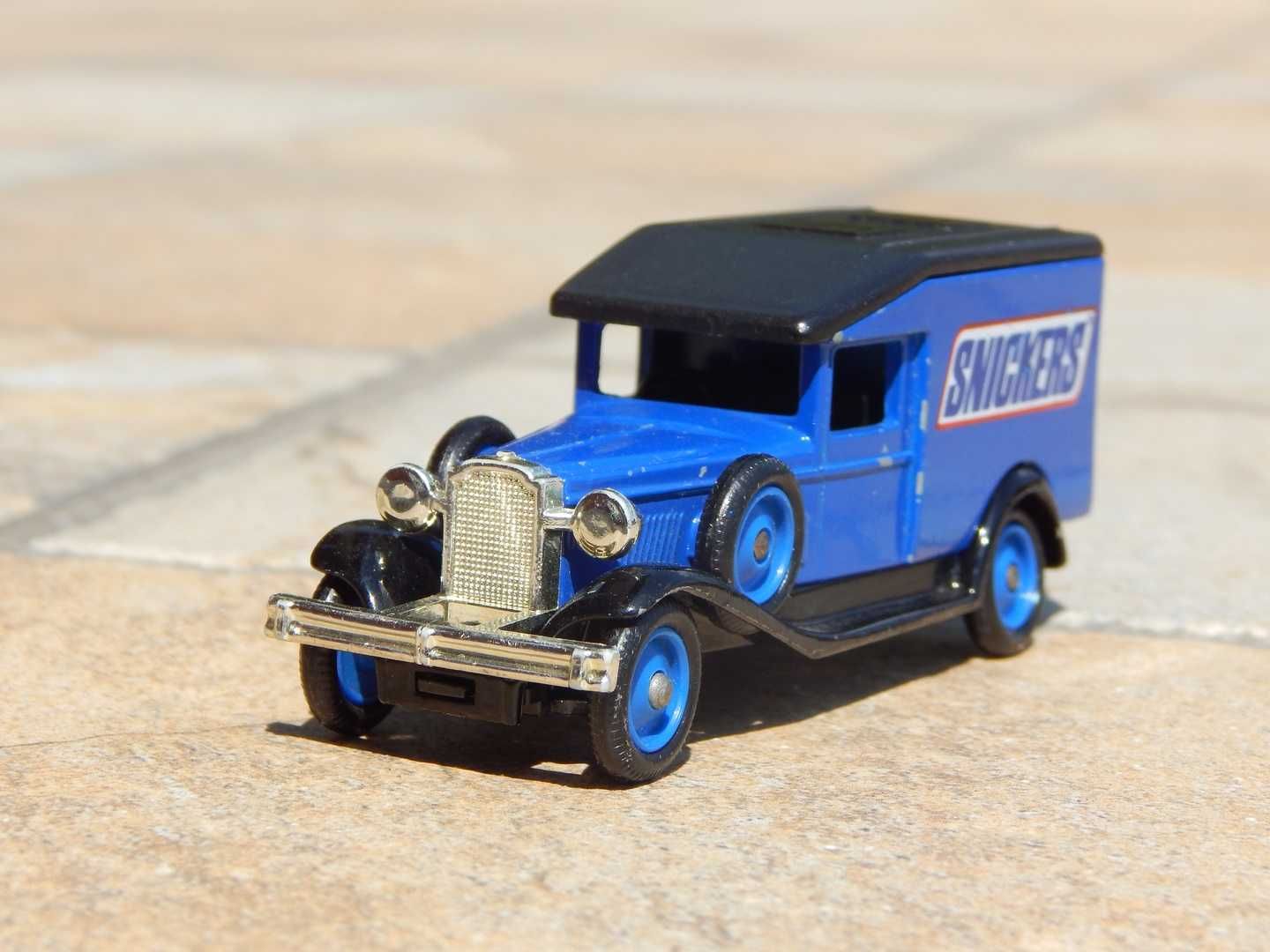 Macheta duba Packard 1936 Snickers Lledo made in England 1:43