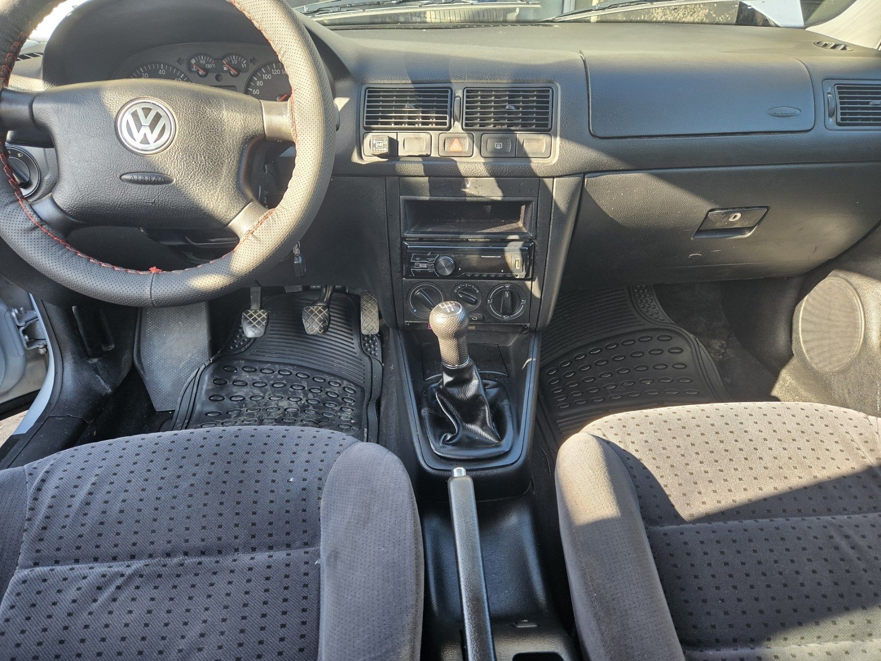 Продавам Golf4 1.6