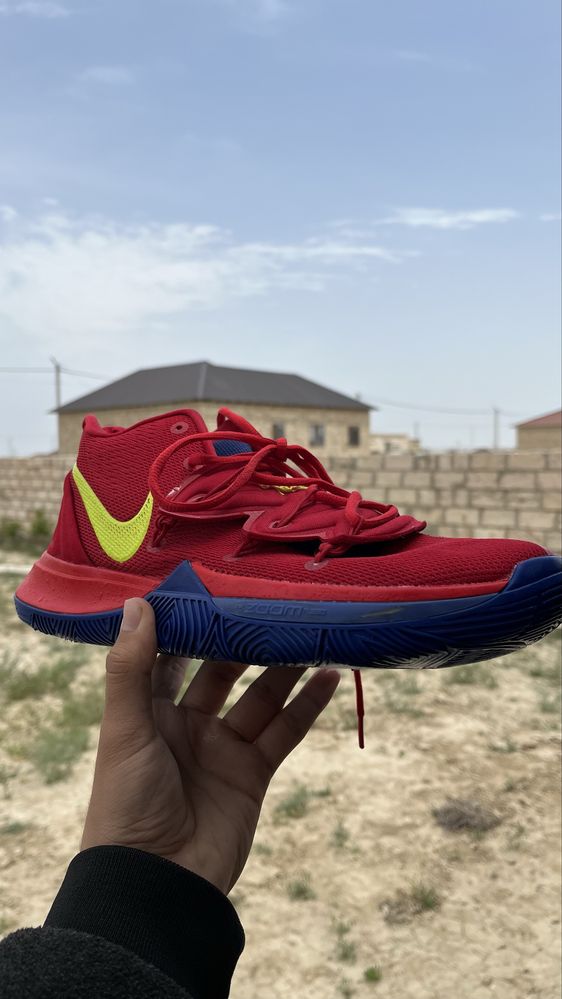 продается kyrie 5
