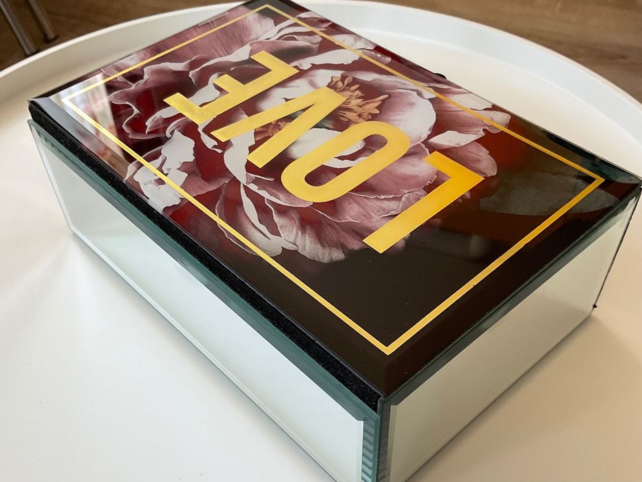 Кутия за бижута с божури