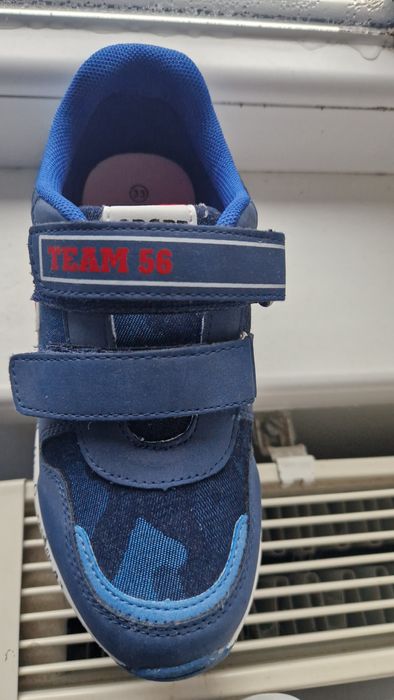 Vind adidasi copii noi