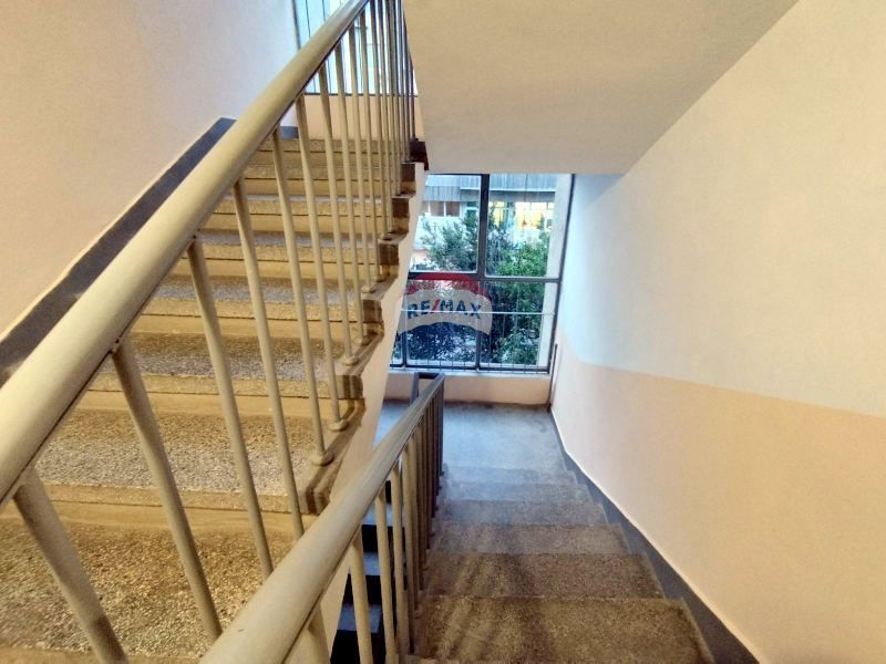 Продава се Тристаен апартамент в Варна, Победа - 84 кв.м за 1881 €/кв.м - Снимка #8