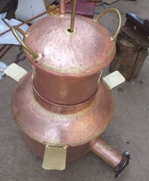 Vand un cazan de tuica din cupru alimentar are 120l