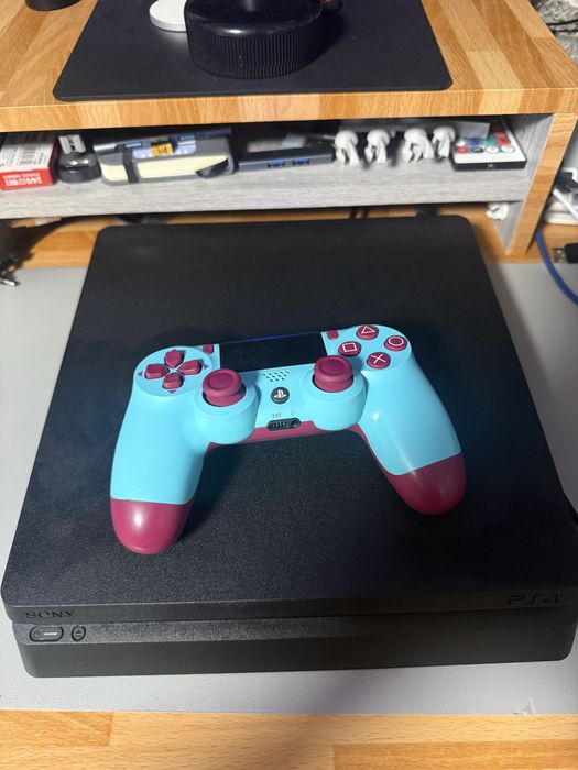 Vand ps4 slim 1Tb + jocuri