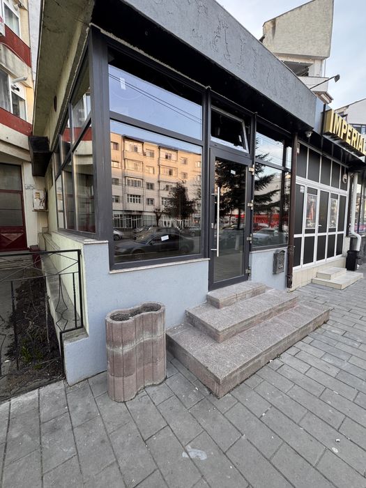 Inchiriez spatiu comercial 85 mp, Botosani, Primăverii, la stradă