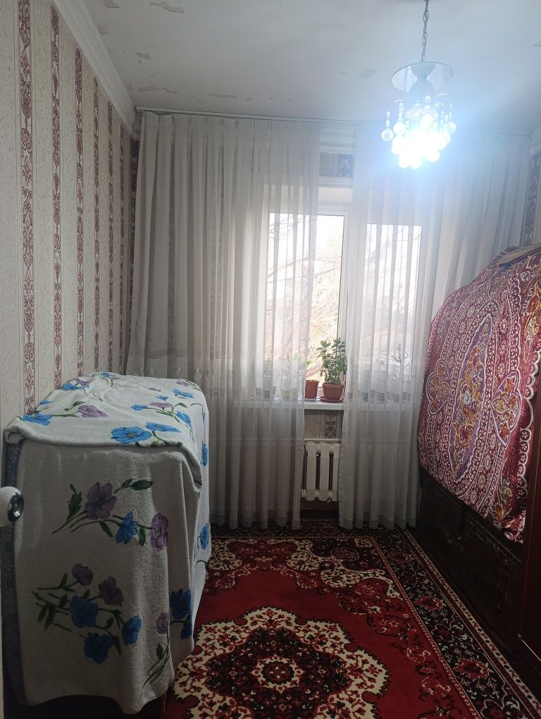2/4/4 uy sotiladi Mirobod tumanida