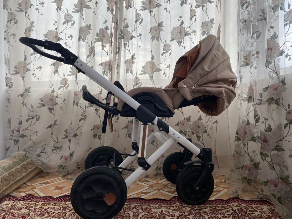 Коляска 2 в 1 (люлька + прогулочный блок), отличное состояние