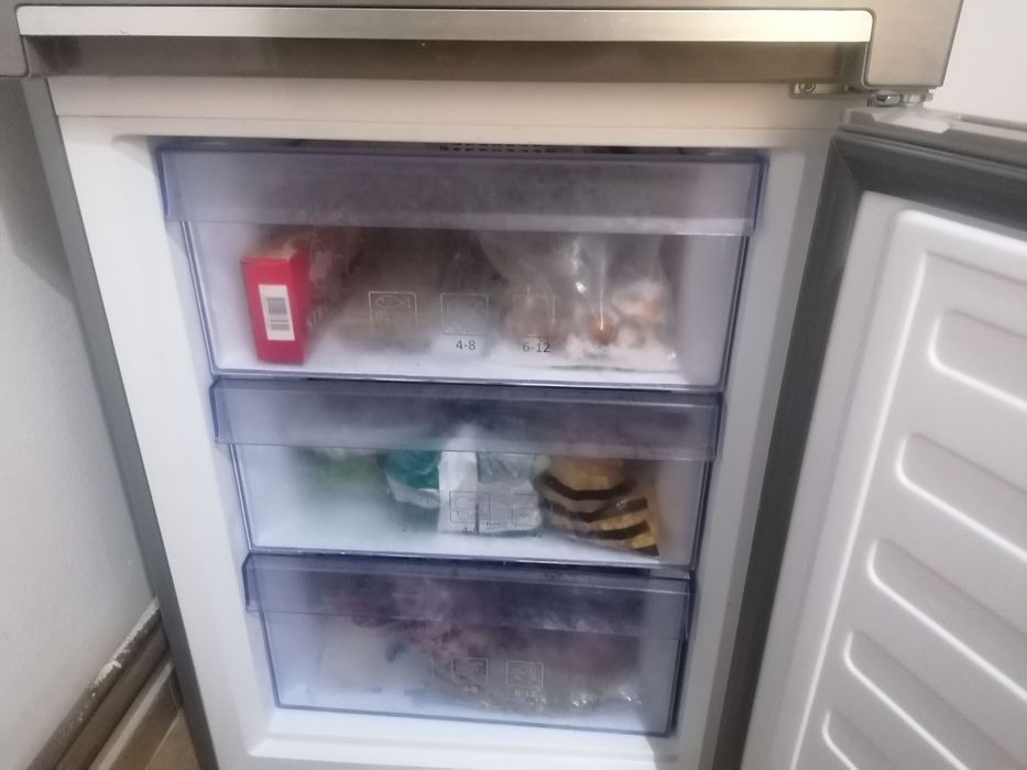 Frigider  gri Beko ProSMartInverter, Neofrost, pret 900 lei