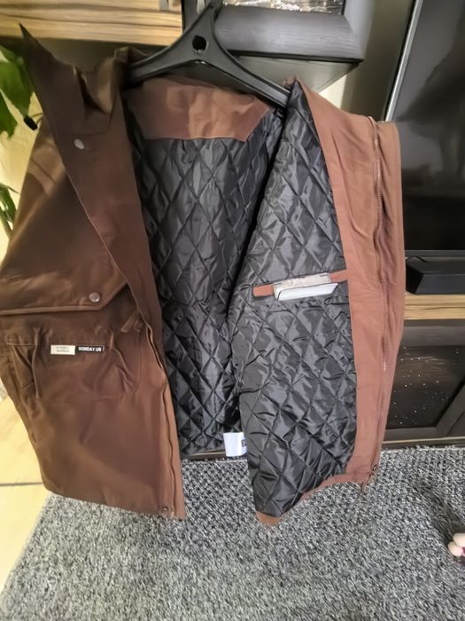 Продаю мужскую куртку 52размера. Красивый коричневый цвет, димесезонка