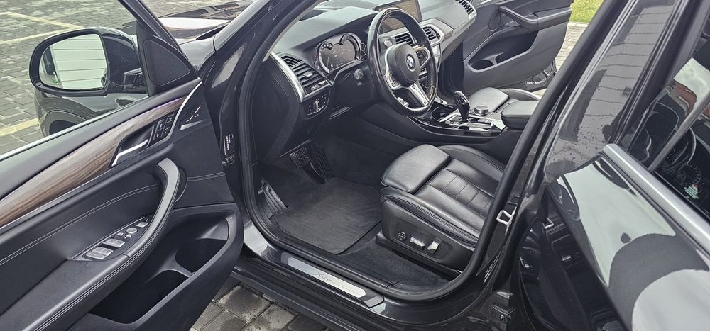BMW X3 an 2019 volan M