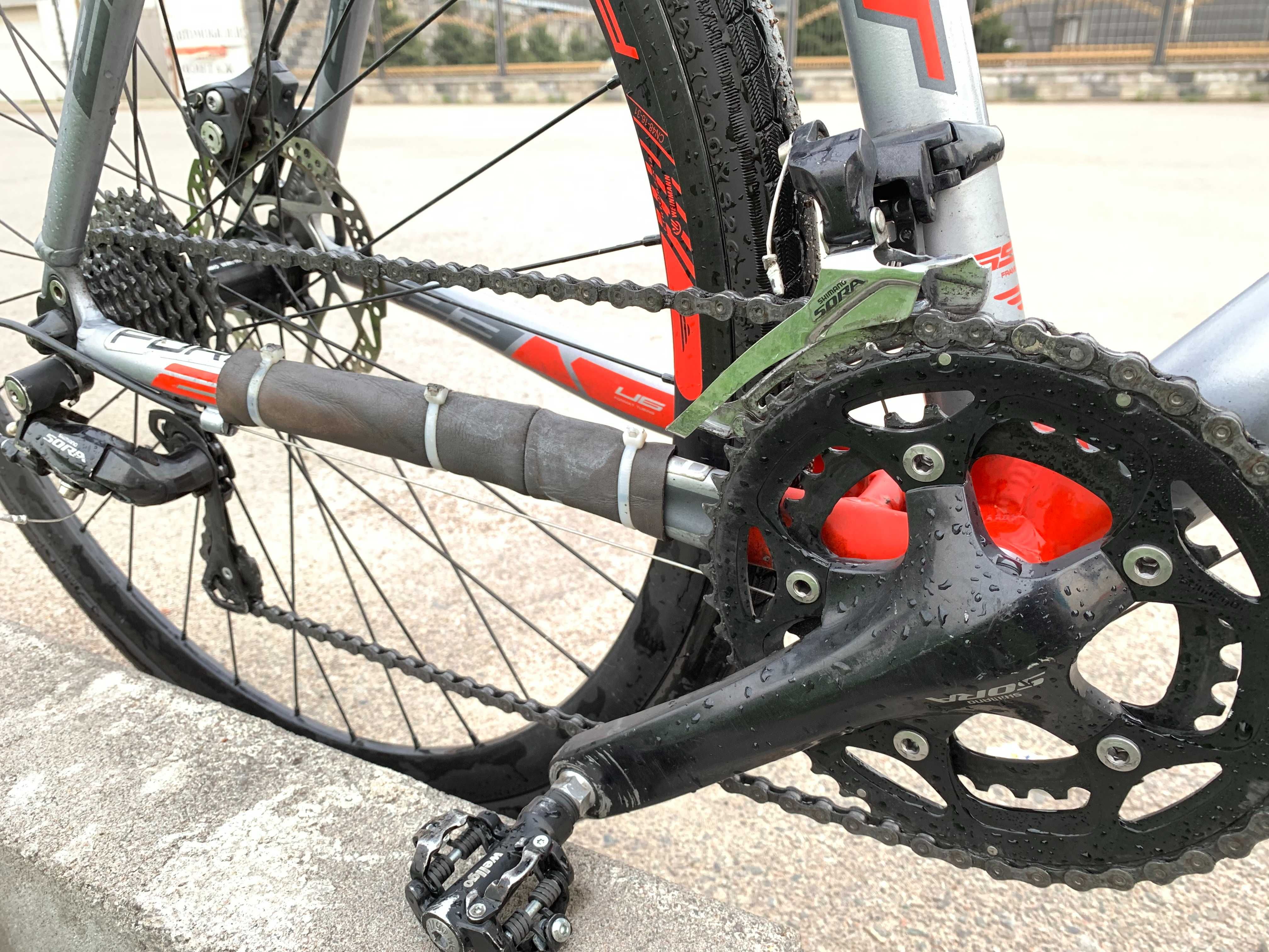 Шоссейный велосипед Format 2313 рост 550 мм 2016 серый/красный мат