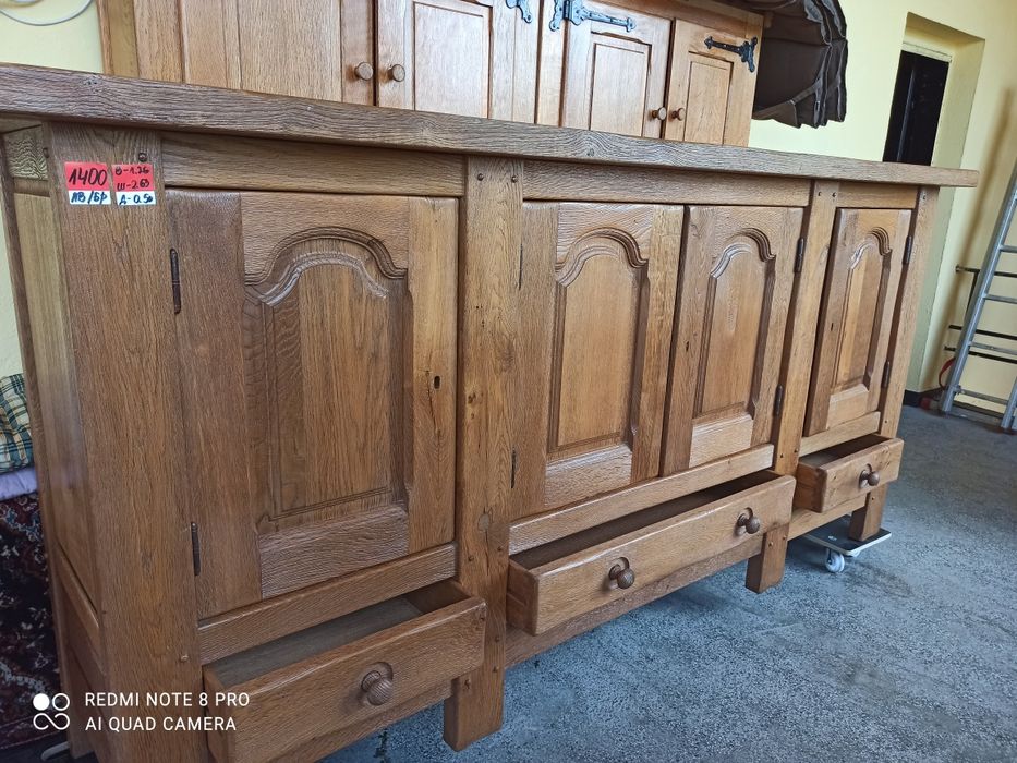 Невероятен масивен шкаф
