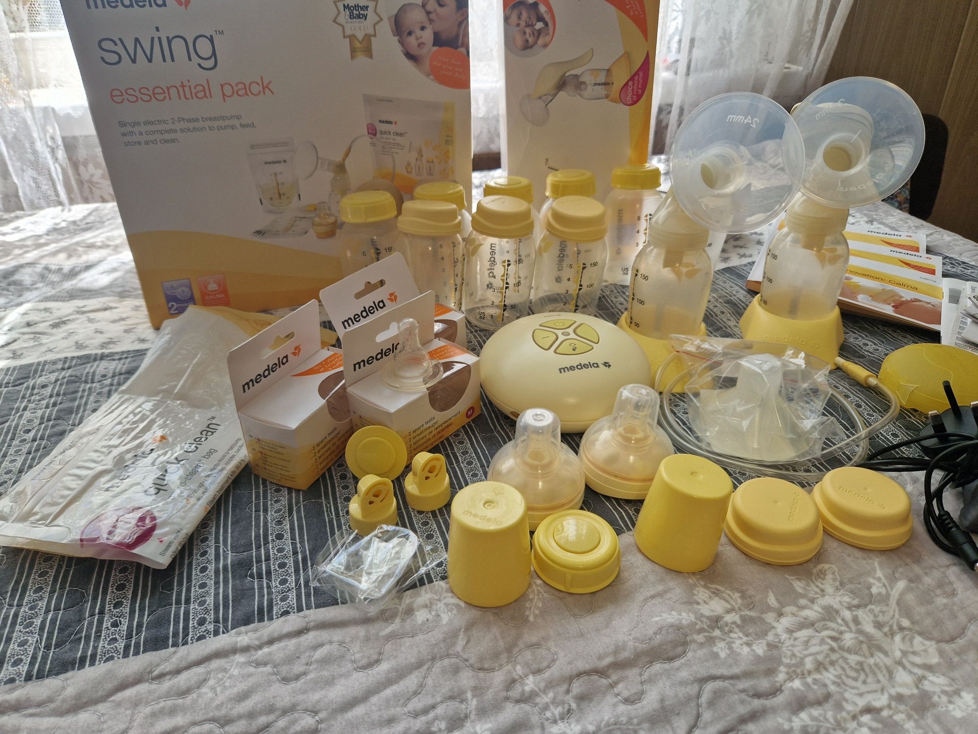 2 бр. помпи за кърма - ръчна и електрическа Medela ++ много аксесоари